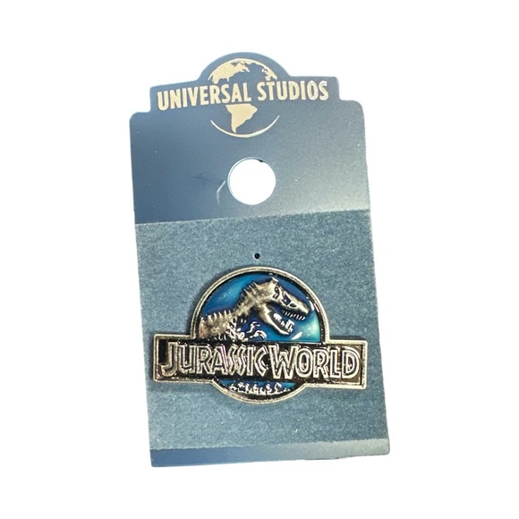 Universal Studios Jurassic World Logo Pin - Picture 1 of 1